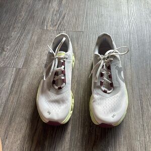 NWOT On Cloudmonster running shoes size M 9/ W 10.5